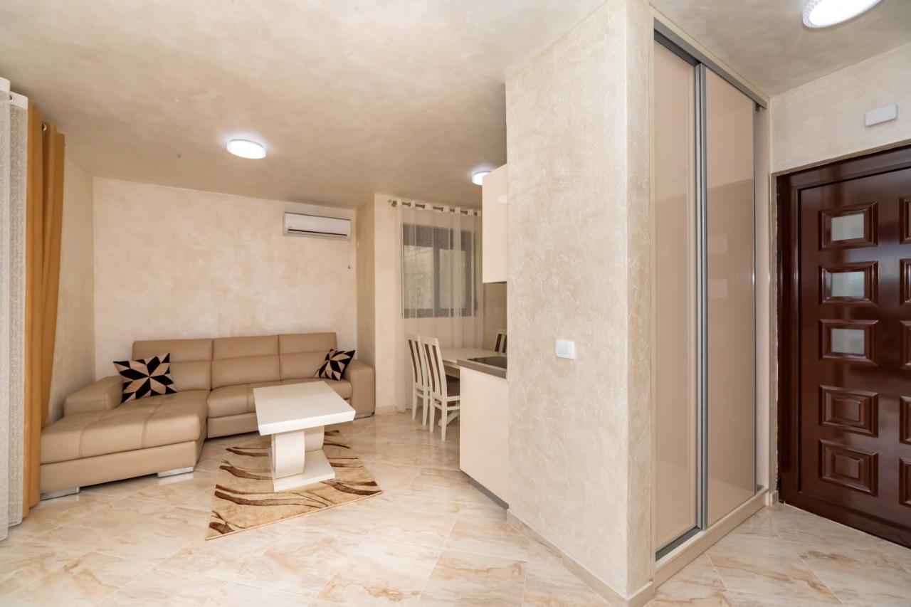 Kaom Lux Apartment Dobra Voda Ngoại thất bức ảnh